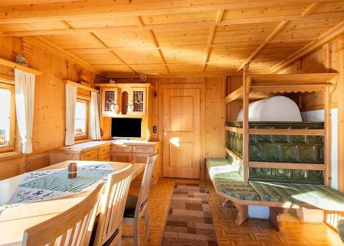 בית נופש In Mayrhofen Near Slopes *