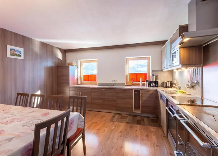 בית נופש In Mayrhofen Near Slopes *