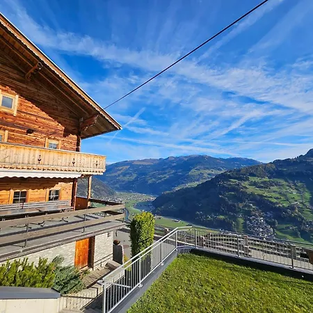 Casa de Férias In Mayrhofen Near Slopes